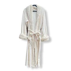 Pottery barn robe with Faux fur Tim Size L